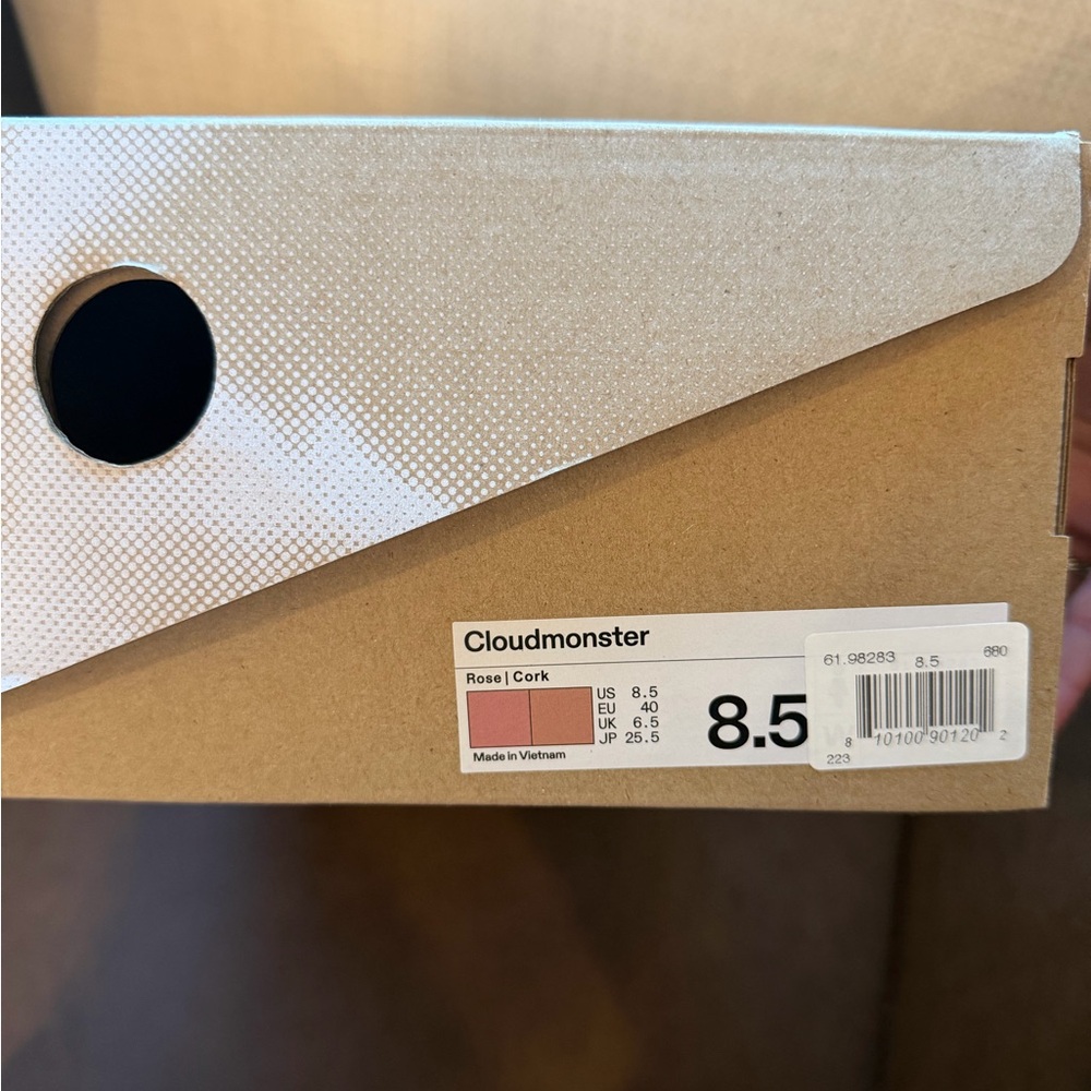 On Cloudmonster - Women’s 8.5 EUC - Picture 4 of 5